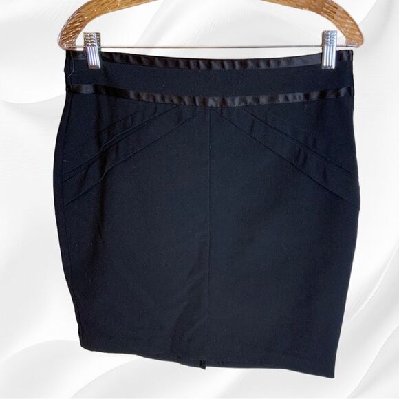 Byline Classic Black Mini Skirt, Satin Trim Size 9 - Picture 1 of 3